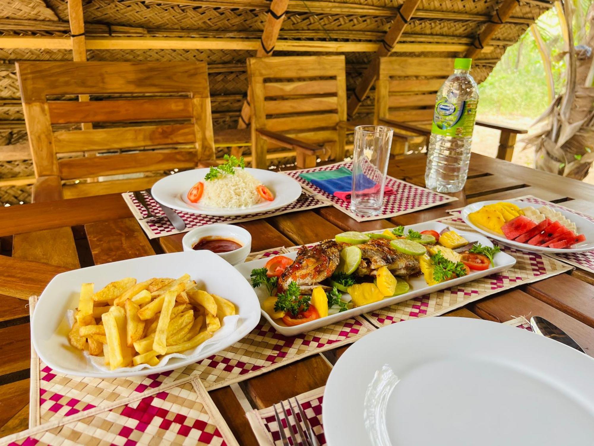 Kingfisher Beach Resort-Yala Киринда Экстерьер фото